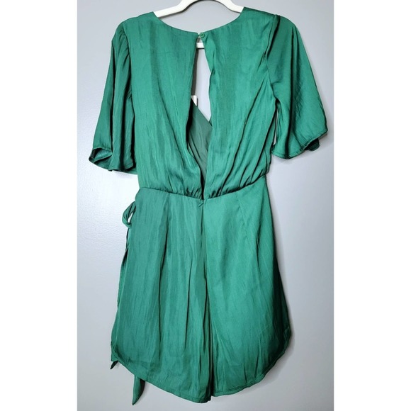 Saints + Secrets Satin Faux Wrap Romper Forest Green V-Neck Open Back Size S - Picture 2 of 5